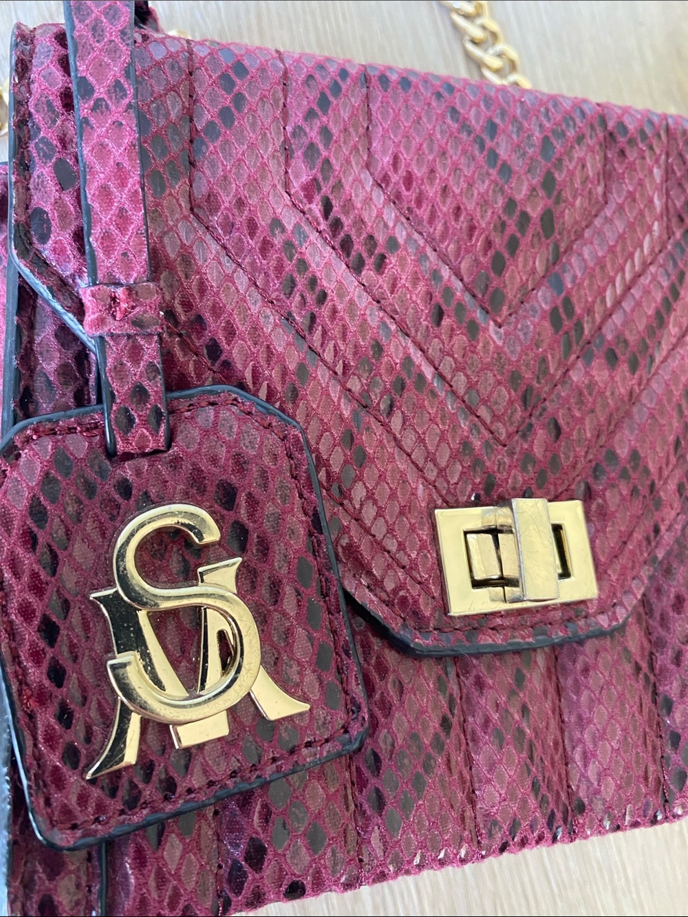Steve Madden Burgundy Snakeskin Embossed Crossbody Bag Shoulder Purse - Picture 2 of 12